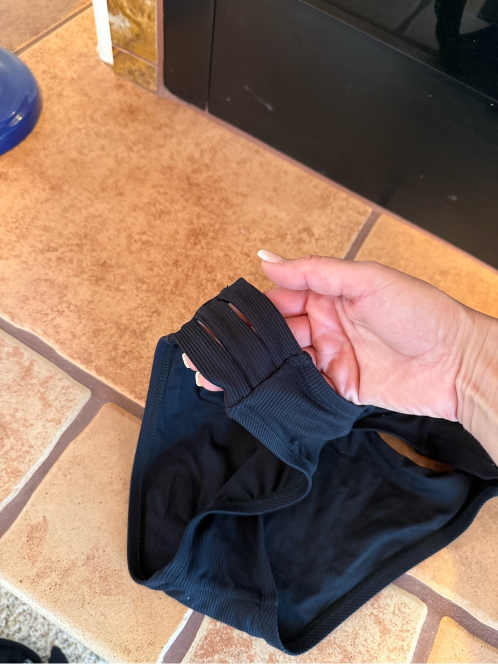 Black Ribbed Strappy Bikini Set - Picture 4 of 7